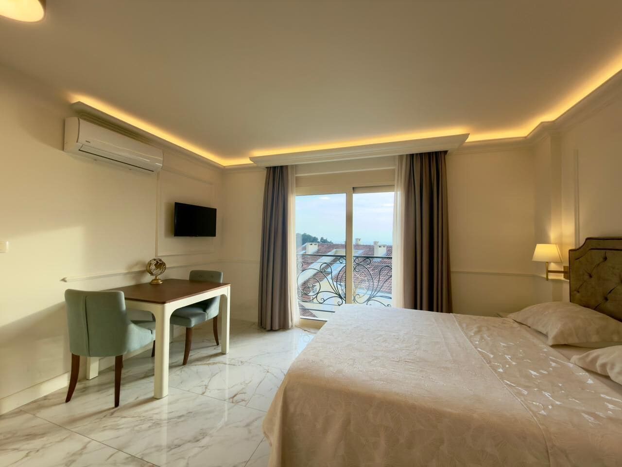 Exclusive Apartment | Desk, laptop workspace, free WiFi