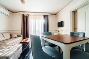 Deluxe Apartment | Dining - Golden Crown  (Sveti Stefan)