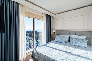 Deluxe Apartment | Desk, laptop workspace, free WiFi - Golden Crown  (Sveti Stefan)