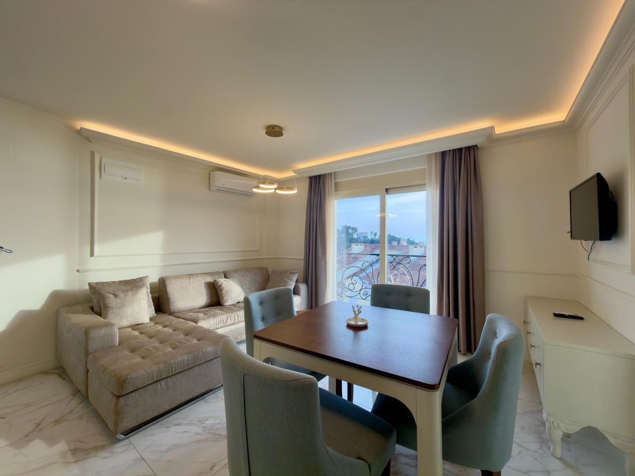 Grand Apartment | Living area