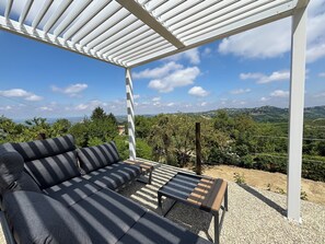 Terrace/patio - Relais Portaluna Serena / 1BR + Studio, Sleeps 4, Garden, Langhe Views (Piemonte)