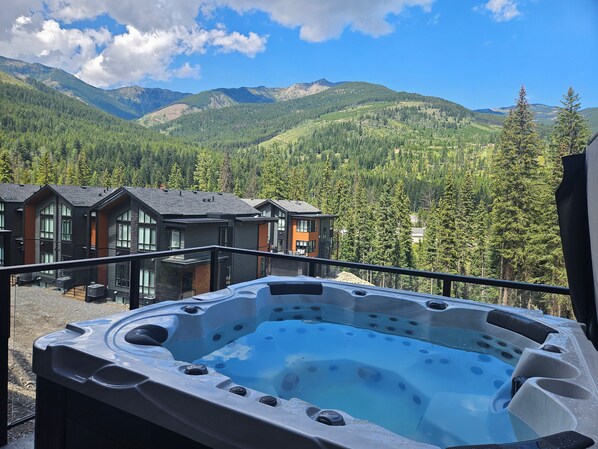 Tina de hidromasaje al aire libre