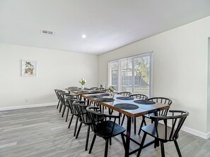 Dining - Spacious Tampa Stay • Large Yard • 15 Guests (Tampa)
