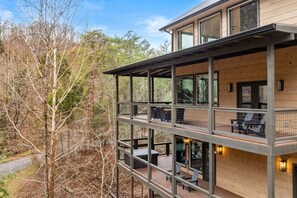 Terrace/patio - New! 7BR Pool Cabin w/Theater*Game Room*Hot Tub* (Sevierville)