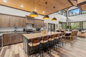 Fridge, microwave, oven, stovetop - New! 7BR Pool Cabin w/Theater*Game Room*Hot Tub* (Sevierville)