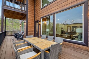 Outdoor dining - New! 6BR Luxe Pool Cabin*Hot Tub*Games*Fireplace (Sevierville)
