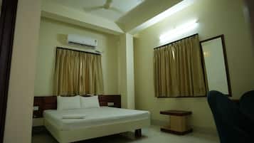 Comfort Double Room | Laptop workspace, free WiFi