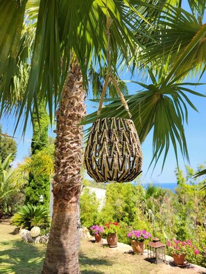 Property grounds - Apartment with garden and sea view in Sta.Cristina, Blanes (Blanes)