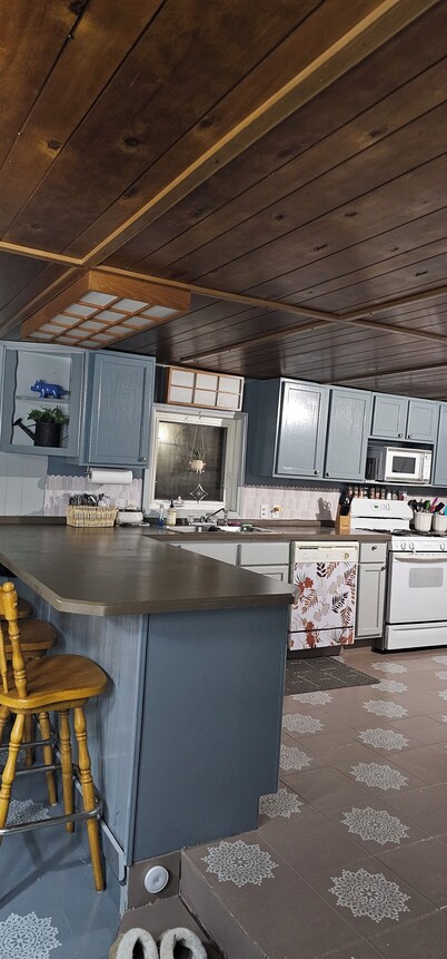 20 miles from the Missouri River!! 3-bedroom mobile home in Kimball