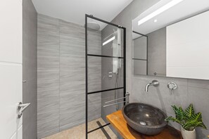 Bathroom - LUX Jan Sofat  (Willemstad)