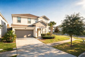 Exterior - 9BR Bella Vida Home w/ Game Room & Theater (Kissimmee)