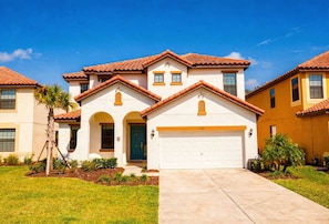 Exterior - 6BR Family Home w/ Pool Near Disney (Kissimmee)