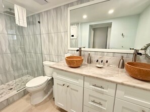 Hair dryer, towels, soap, shampoo - BRAND NEW LISTING- Beautiful luxury 1 -b/r Ocean front view!!! (Grace Bay)