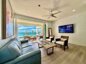 TV, books - BRAND NEW LISTING- Beautiful luxury 1 -b/r Ocean front view!!! (Grace Bay)