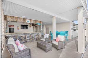Outdoor dining - Sunrise on the Marsh (North Myrtle Beach)