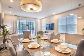 Dining - Family Pool Home in Hidden Forest Orlando (Clermont)