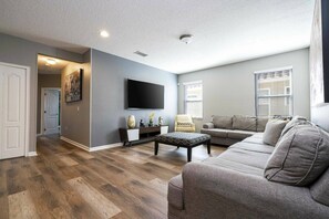 TV - Luxury 12BR Villa at Solterra Resort (Davenport)