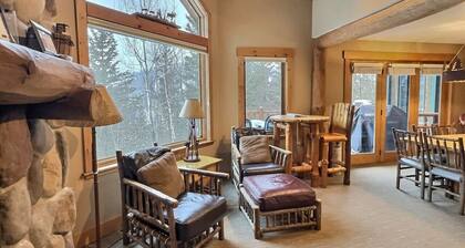 Large 5BR Ski-In/Ski-Out | Sauna | Sleeps 12