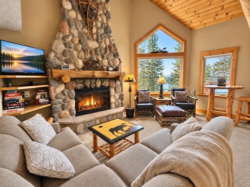 Large 5BR Ski-In/Ski-Out | Sauna | Sleeps 12