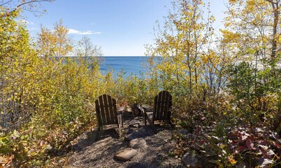 Aspenwood Hytte | Lake Superior Waterfront Retreat