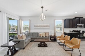 TV - 7BR Home w/ Private Pool at Solara Resort (Kissimmee)