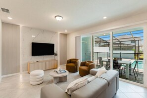 TV - Family 5BR Retreat w/ Private Splash Pool (Clermont)