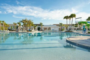 Een verwarmd zwembad