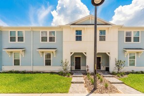 Exterior - Family 5BR Retreat w/ Private Splash Pool (Clermont)