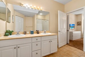 Towels - 3BR Home Near Disney at Lucaya Village (Kissimmee)