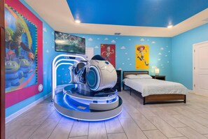 9 bedrooms, iron/ironing board, travel cot, WiFi - Luxury 9BR Villa w Pool Theater & Game Room (Kissimmee)