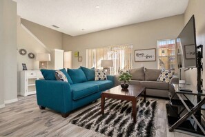 TV - 3BR Home in Lake Berkley Minutes to Disney (Kissimmee)