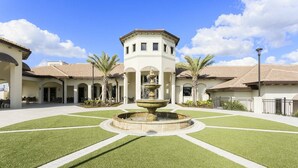 Exterior - Luxury 4BR Villa w/ Pool Near Disney Parks (Davenport)