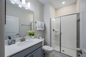 Hair dryer, towels - Luxury 4BR Villa w/ Pool Near Disney Parks (Davenport)