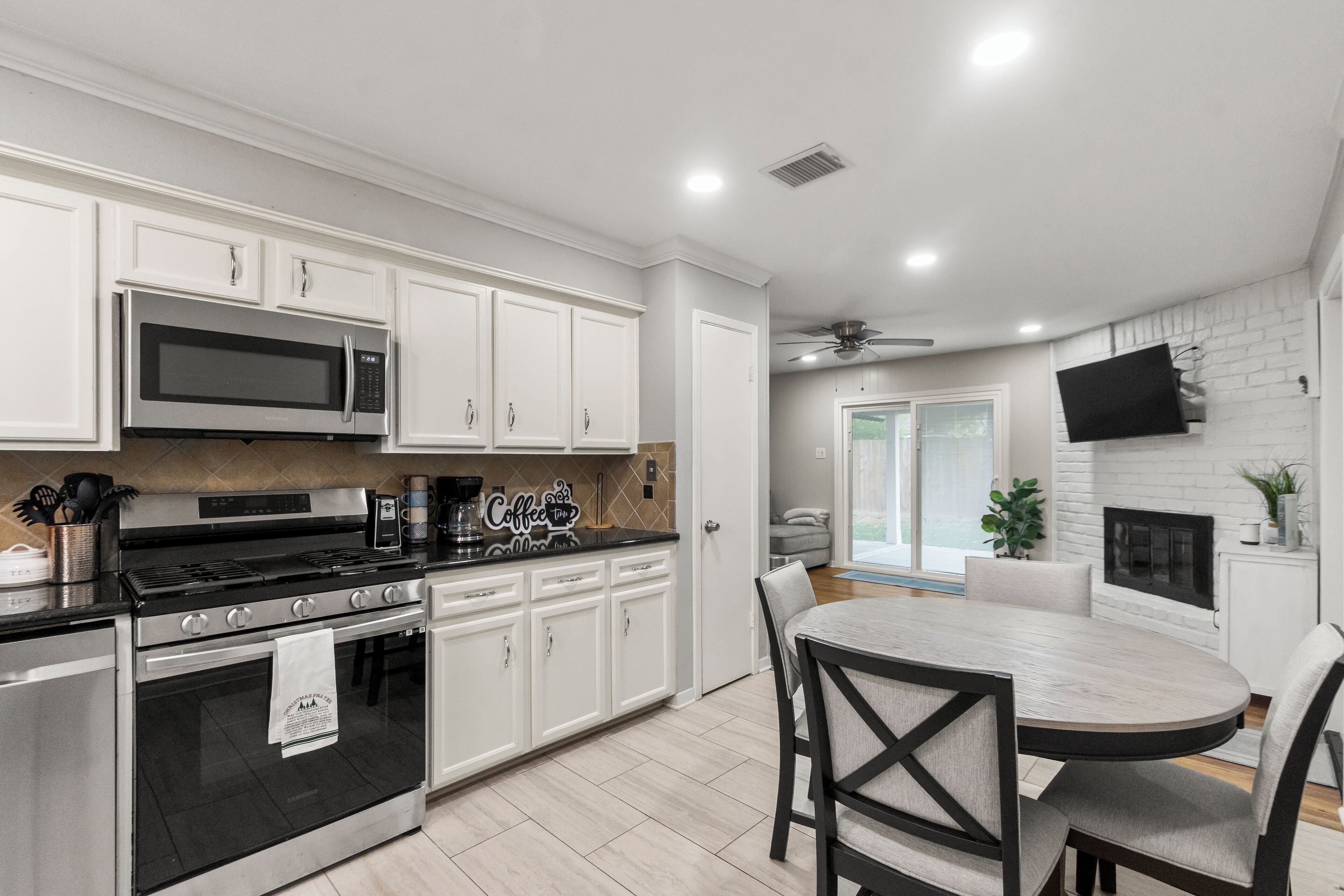 オーブン、コンロ、食器洗い機