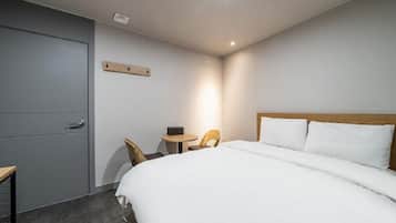 Standard Double Room | Desk, free WiFi
