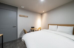 Standard Double Room | Desk, free WiFi - Hotel remi (Seoul)