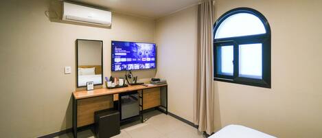 Deluxe Double Room | Desk, free WiFi