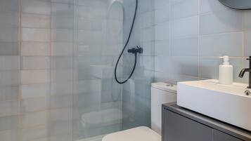 Basic House | Bathroom