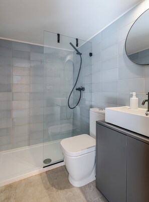 Basic House | Bathroom