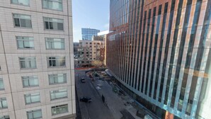 Luokittelematon kuva, 3 kautta 9, painike