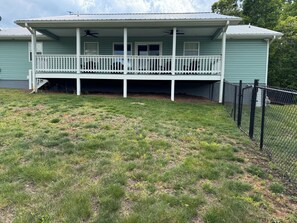 Exterior - Newly renovated, one-level 3-bedroom home with a gorgeous Mountain View. (Otto)