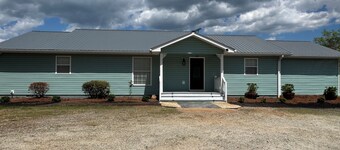 Newly renovated, beautiful 3-bedroom home with a gorgeous Mountain View.
