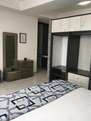 Deluxe Suite | In-room safe, desk, laptop workspace, iron/ironing board - Suites Andre (Aguascalientes)
