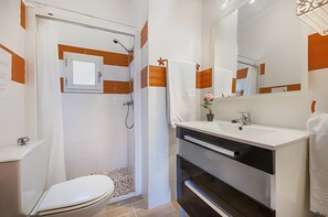 Douche, serviettes fournies