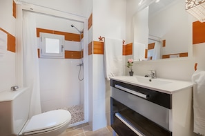 Bathroom - Rural house 'Can Toni' with private pool, terrace and Wi-Fi (Illes Balears)