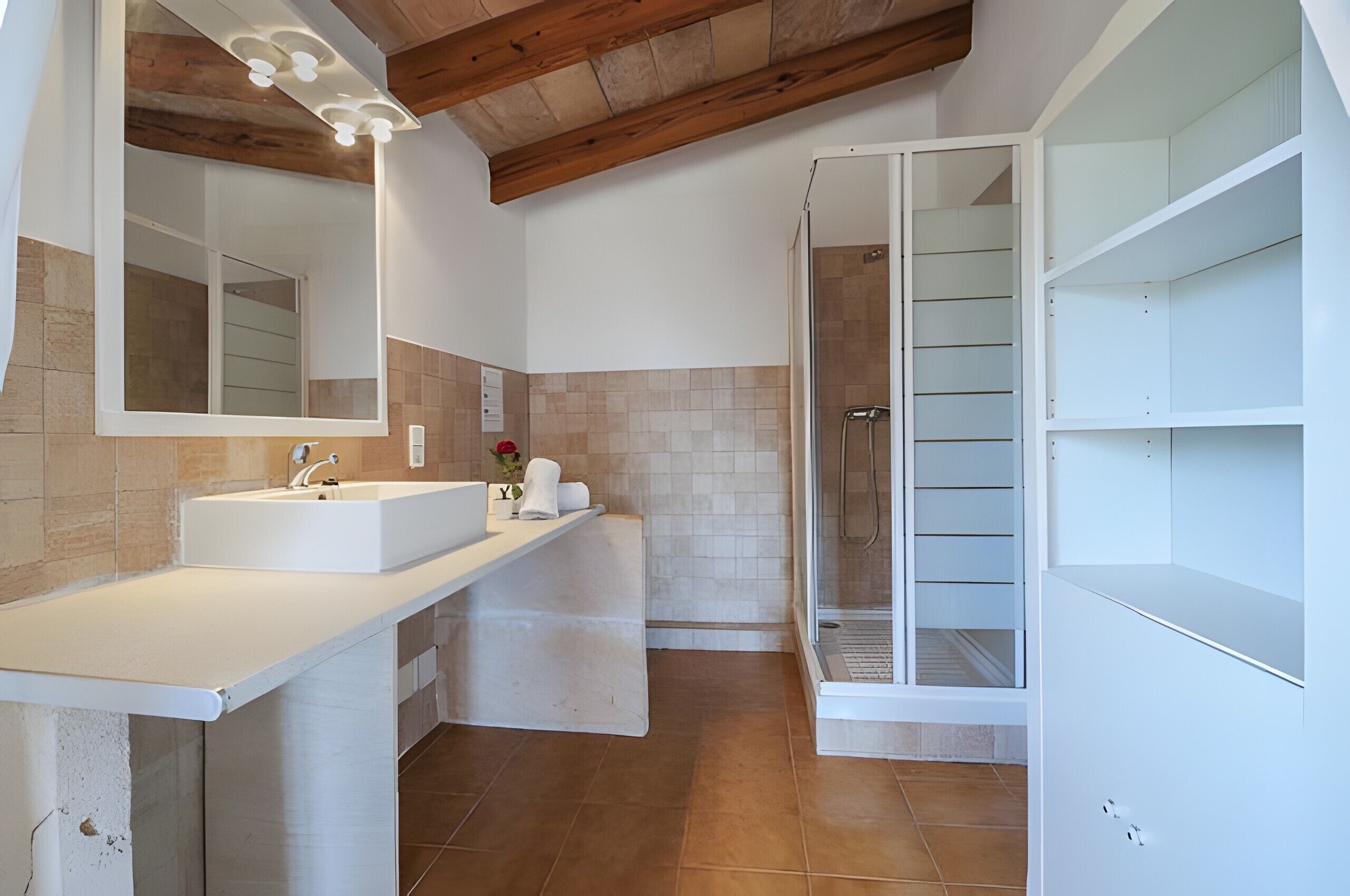 Douche, serviettes fournies
