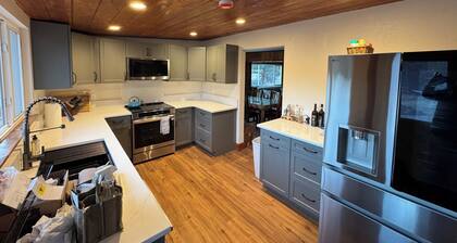 Fully Renovated 3BDRM Sedalia Cabin! Fishermen & Outdoor Enthusiasts Getaway!