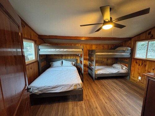 Fully Renovated 3 BDRM Sedalia Cabin! Fishermen & Outdoor Enthusiasts Getaway!
