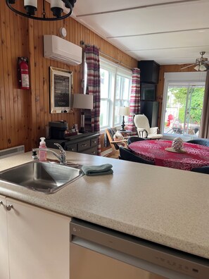 Interior - Welcome to the pet-free family. In the countryside, 20 minutes from Old Quebec. (Saint-Jean-de-l'Île-d'Orléans)