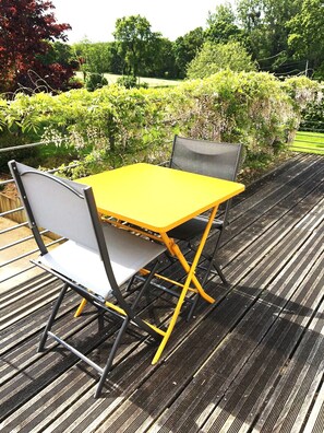 Outdoor dining - Country room (Pléguien)